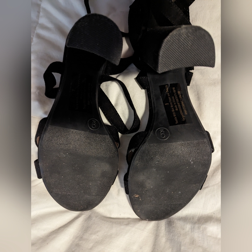 Mossimo black strappy suede lace up block ankle pumps, size 9 - Picture 6 of 7